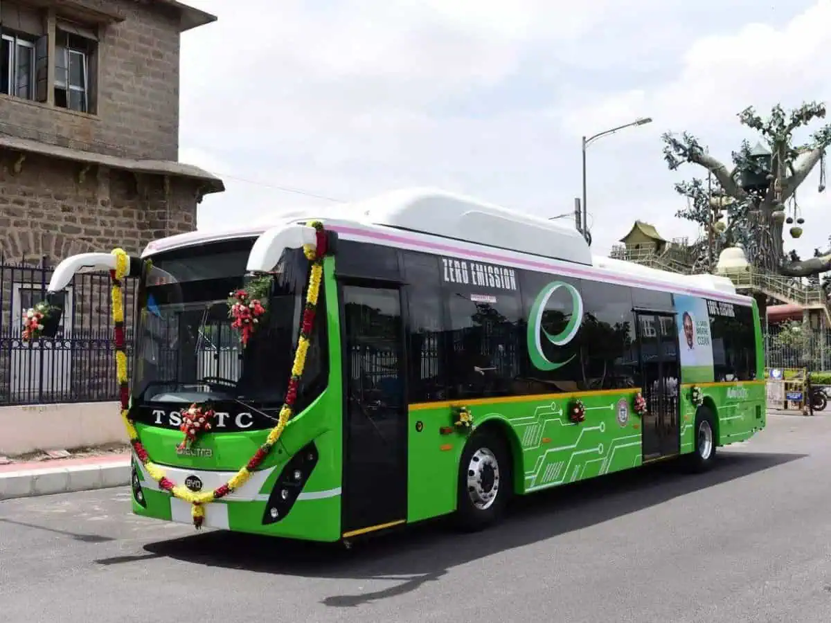 లింగంపల్లి నుండి శంషాబాద్‌ విమానాశ్రయానికి పుష్పక్ బస్సులు ప్రారంభం